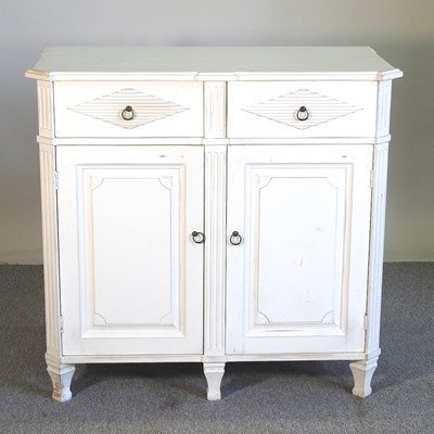 Lot 563 - A cream painted side cabinet