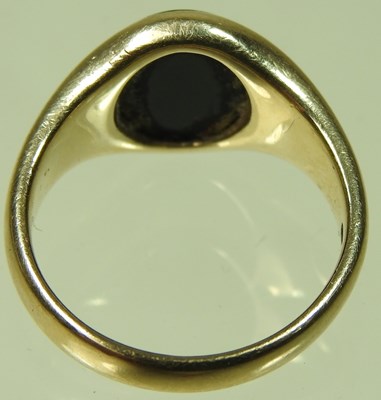 Lot 63 - A 9 carat gold signet ring