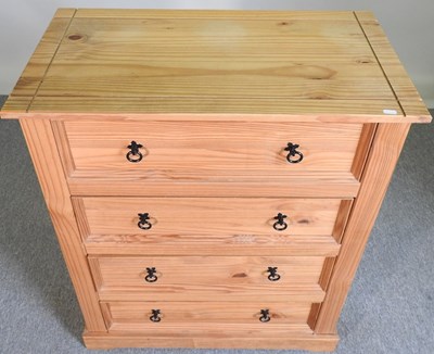 Lot 119 - A modern pine chest