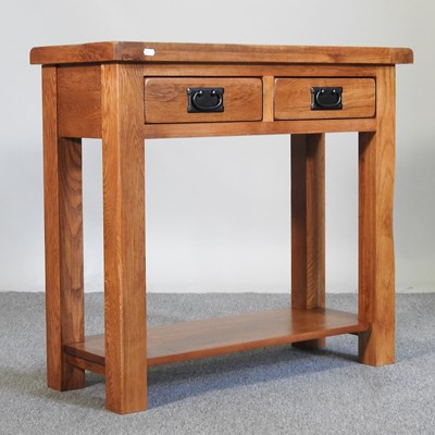 Lot 277 - An oak side table