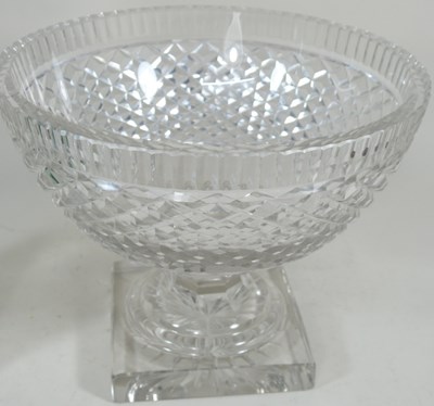 Lot 242 - A collection of cut glass