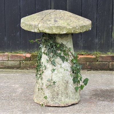 Lot 421 - An antique staddle stone