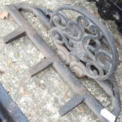 Lot 126 - A cast iron fender