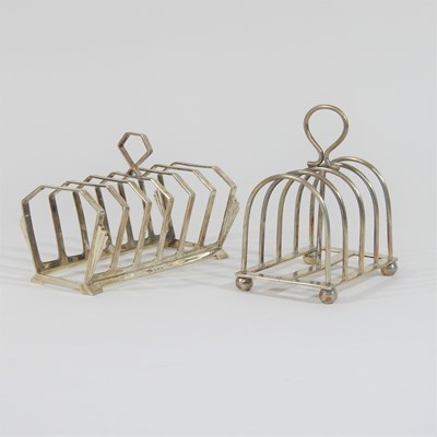 Lot 189 - An Art Deco silver toast rack