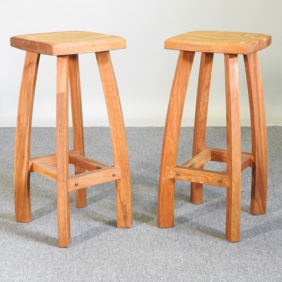 Lot 367 - A pair of oak bar stools