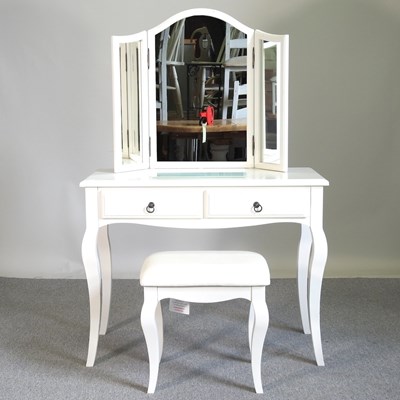 Lot 308 - A painted dressing table