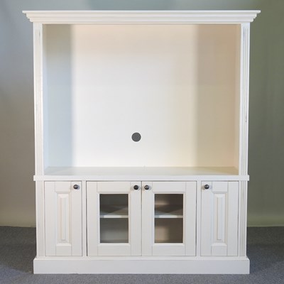 Lot 139 - A white painted cabinet