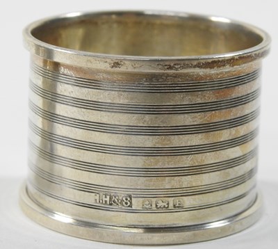 Lot 200 - A silver compact