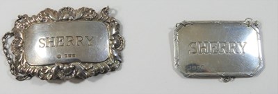 Lot 200 - A silver compact