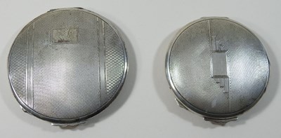 Lot 200 - A silver compact