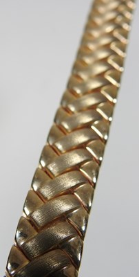 Lot 6 - A 9 carat gold bracelet