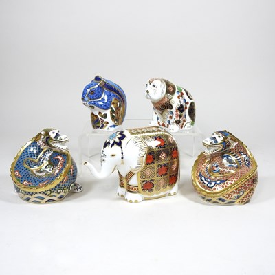 Lot 49 - A collection of five Royal Crown Derby Imari...