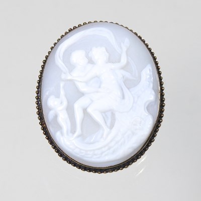 Lot 533 - A cameo brooch