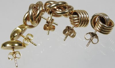 Lot 118 - Three pairs of earrings