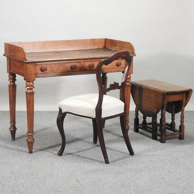 Lot 421 - A Victorian oak writing table