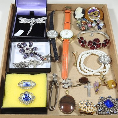 Lot 325 - A collection of costume jewellery, to include...