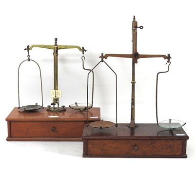 Lot 118 - A set of early 20th century brass balance...