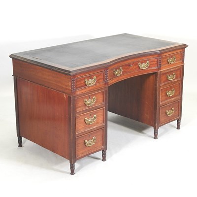 Lot 188 - An Edwardian mahogany pedestal desk