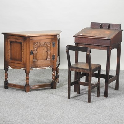 Lot 446 - An early 20th century oak children's school desk and chair