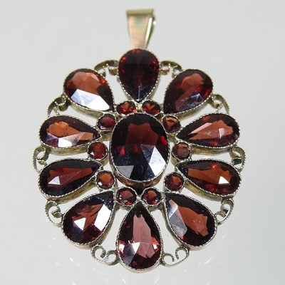 Lot 390 - An unmarked two colour filigree garnet pendant,...