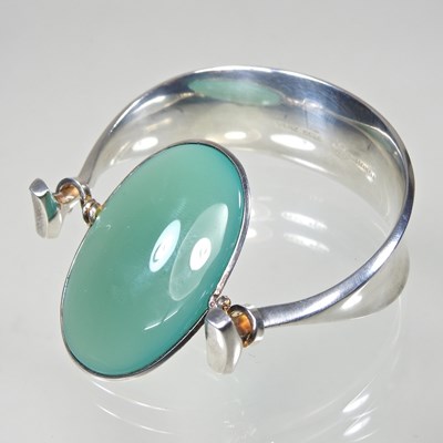 Lot 115 - A Georg Jensen silver and green agate Dew Drop...