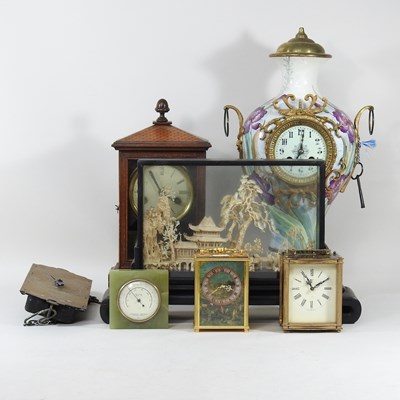 Lot 666 - A collection of various clocks, together with...