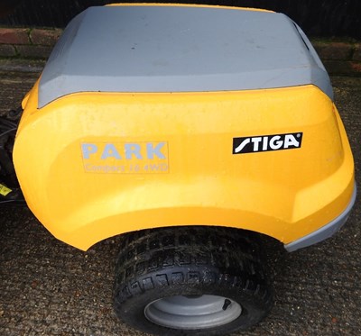 Lot 400 - DAY TWO - A Stiga Park compact 16 4WD combi 95...