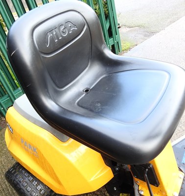 Lot 400 - DAY TWO - A Stiga Park compact 16 4WD combi 95...