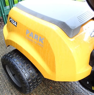 Lot 400 - DAY TWO - A Stiga Park compact 16 4WD combi 95...