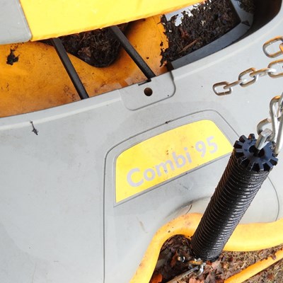 Lot 400 - DAY TWO - A Stiga Park compact 16 4WD combi 95...