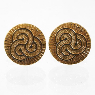 Lot 277 - A pair of 9 carat gold cufflinks, each of...