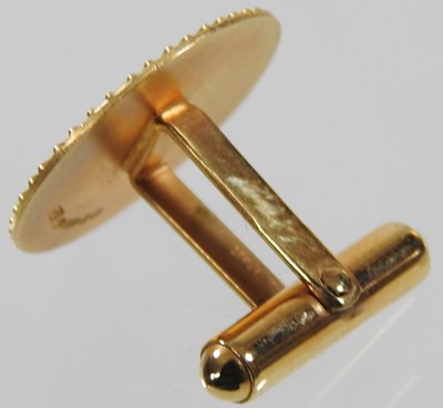 Lot 277 - A pair of 9 carat gold cufflinks, each of...