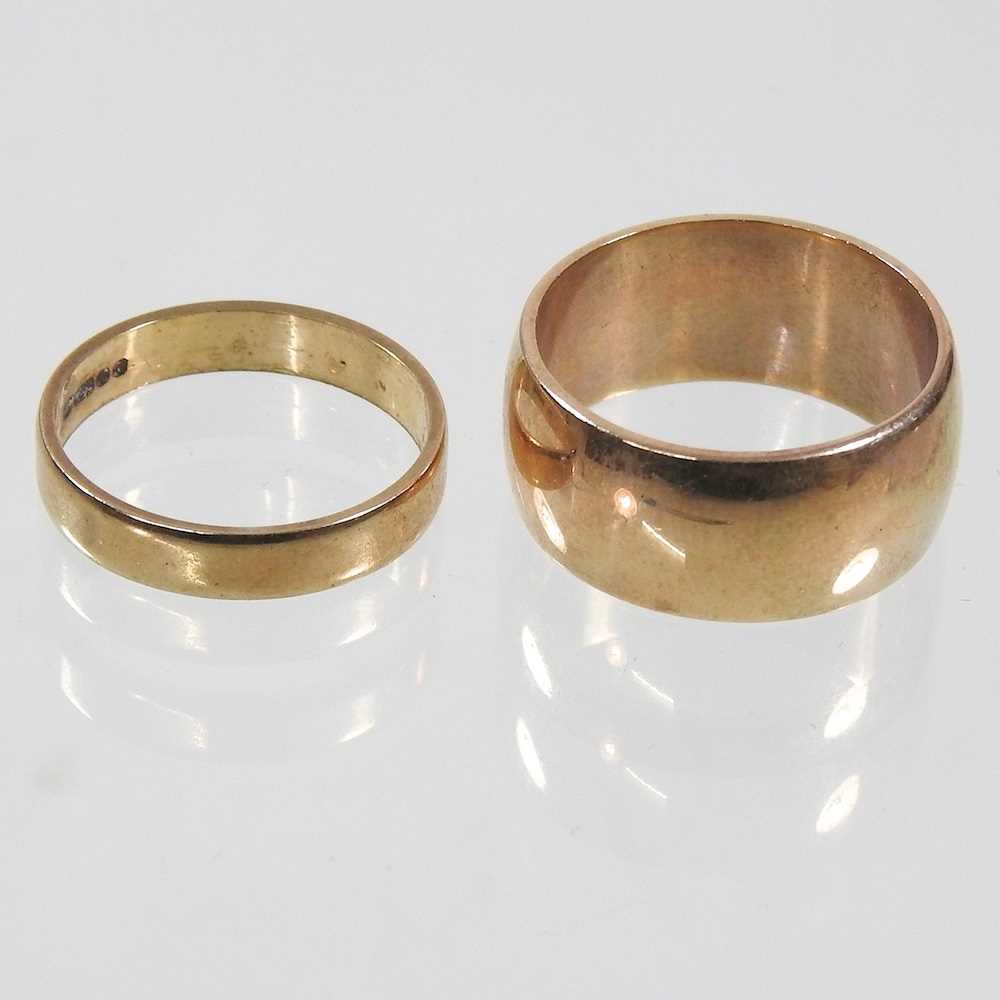 Lot 260 - A 9 carat gold wedding band, 7.2g, size P, 9mm...