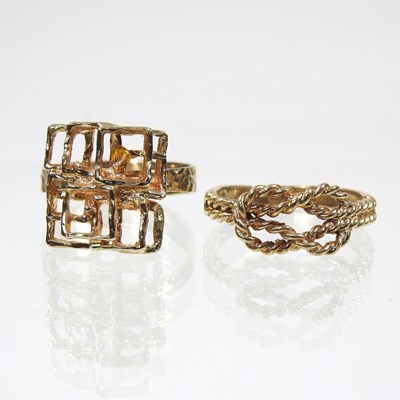 Lot 91 - A 9 carat gold dress ring, of knotted...