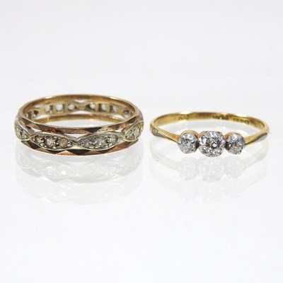 Lot 220 - An 18 carat gold three stone diamond ring,...