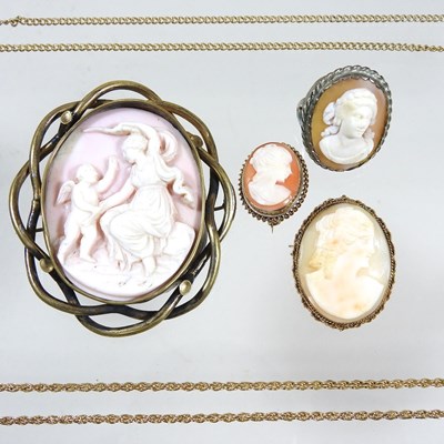 Lot 70 - A large early 20th century cameo shell brooch,...