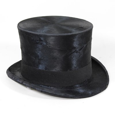 Lot 383 - An early 20th century silk top hat, size...