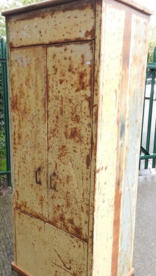 Lot 722 - A mid 20th century painted metal cabinet