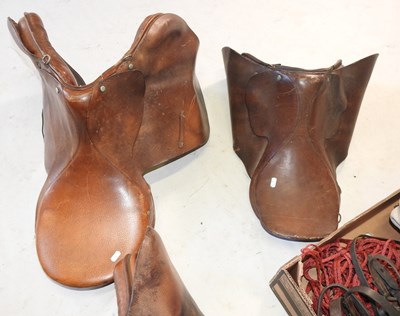 Lot 385 - A leather horse saddle