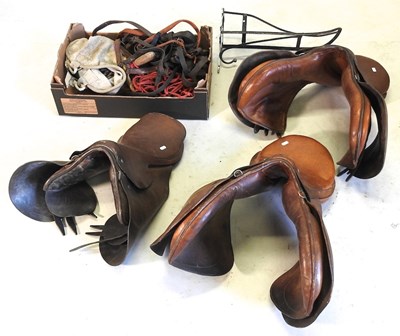 Lot 385 - A leather horse saddle