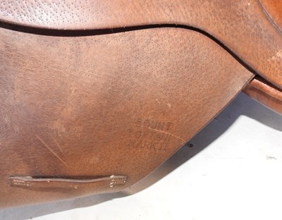 Lot 385 - A leather horse saddle