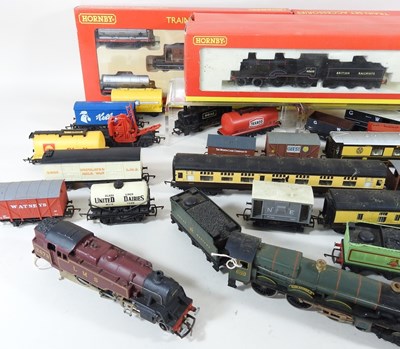 Lot 292 - A large collection of Hornby 00 gauge model...