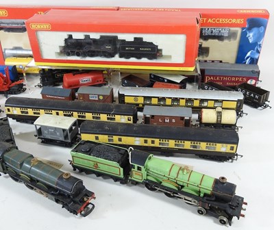 Lot 292 - A large collection of Hornby 00 gauge model...