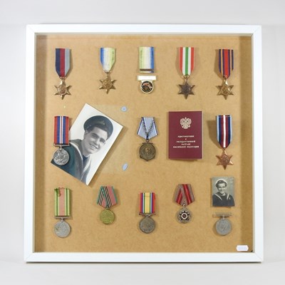 Lot 132 - A collection of World War II medals, to...