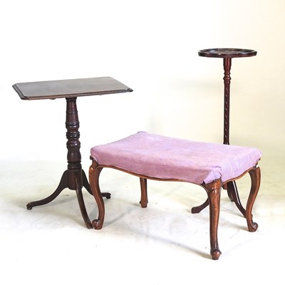 Lot 537 - A 19th century occasional table