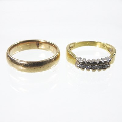 Lot 84 - A 9 carat gold wedding band, 4.6g, size Q/R,...