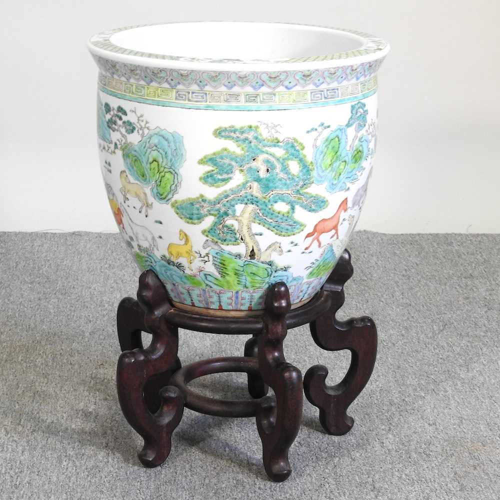 Lot 298 - An early 20th century Chinese porcelain...