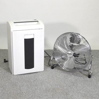 Lot 251 - An electric shredder, together with a fan (2)