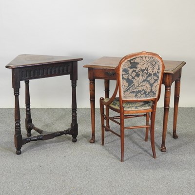 Lot 540 - A George III mahogany side table