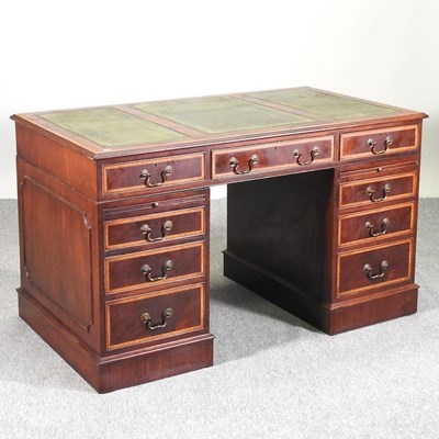 Lot 370 - A Victorian style mahogany and crossbanded...